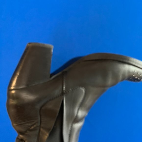 SOLD! Black leather booties, Size 9 - Picture 7 of 11